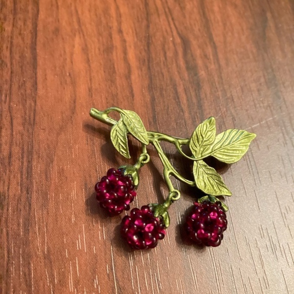 Vintage-Inspired Purple Mulberry Brooch - Unique Fruit Pin with‎ Leaves, New